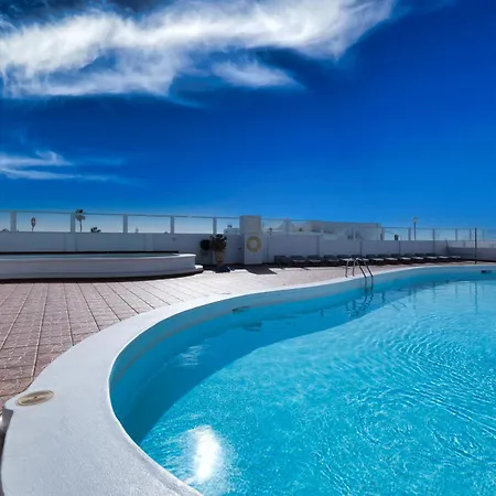 L Azdora La Concha Luxury House-shared Pool بيت للعطل *