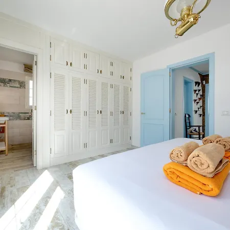 Holiday home L Azdora La Concha Luxury House *