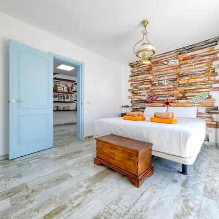 L Azdora La Concha Luxury House *