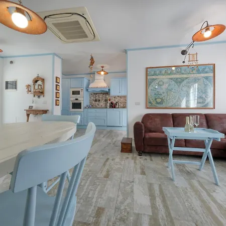 L Azdora La Concha Luxury House-shared Pool