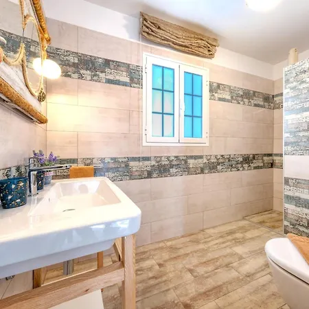 L Azdora La Concha Luxury House-shared Pool 度假居 宏达海滩