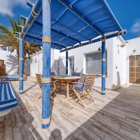 L Azdora La Concha Luxury House-shared Pool