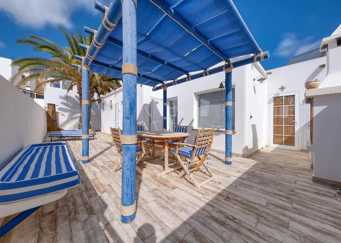 L Azdora La Concha Luxury House-shared Pool