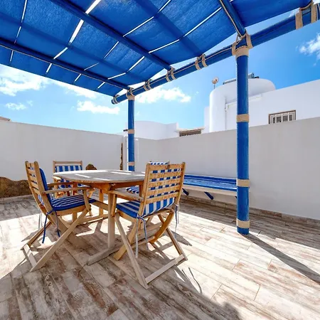 L Azdora La Concha Luxury House-shared Pool Сasa de vacaciones Playa Honda (Lanzarote)